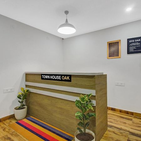Super Townhouse Oak Hitec City Near Image Hospital Hyderabad Exterior photo