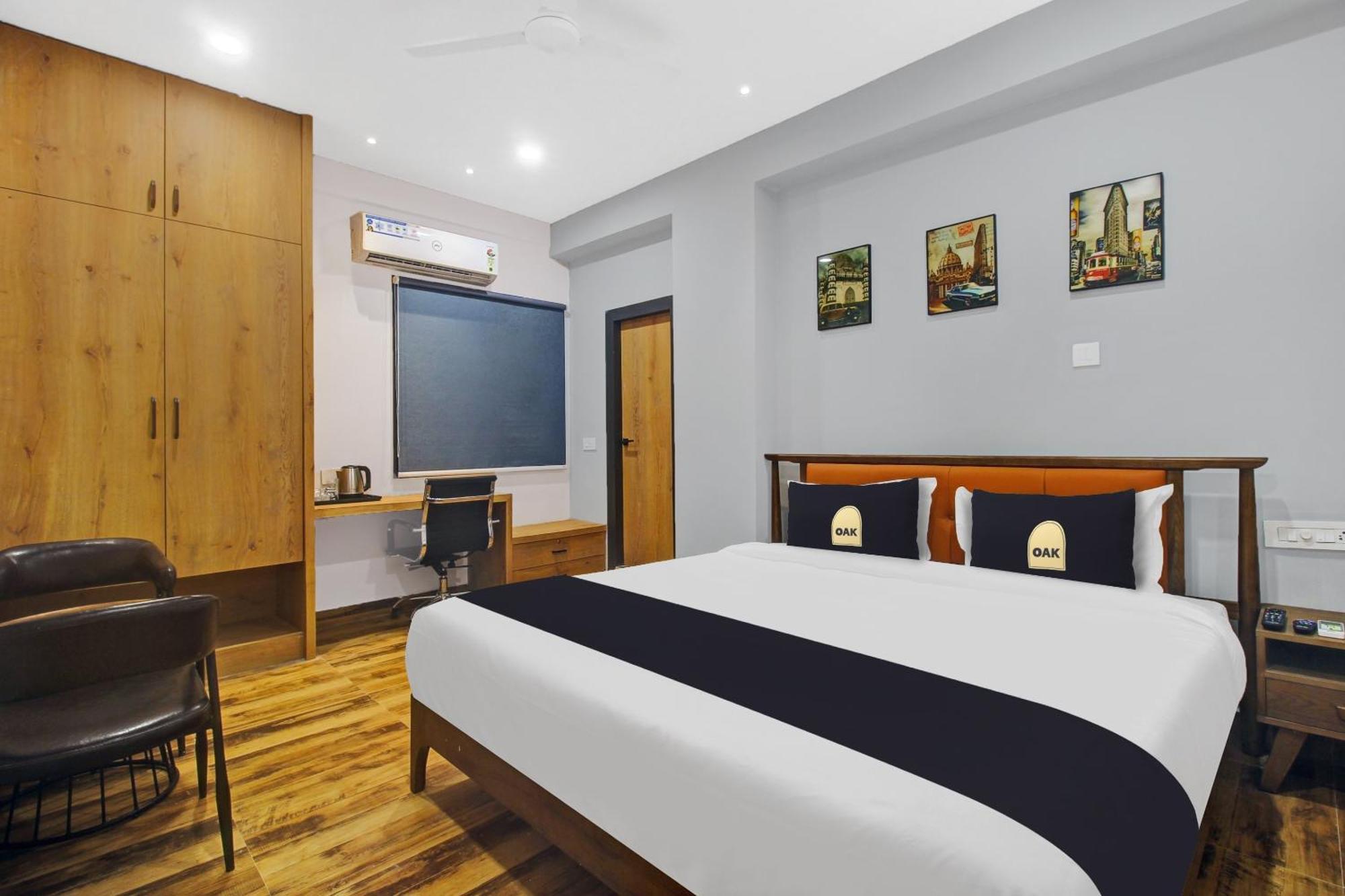 Super Townhouse Oak Hitec City Near Image Hospital Hyderabad Exterior photo