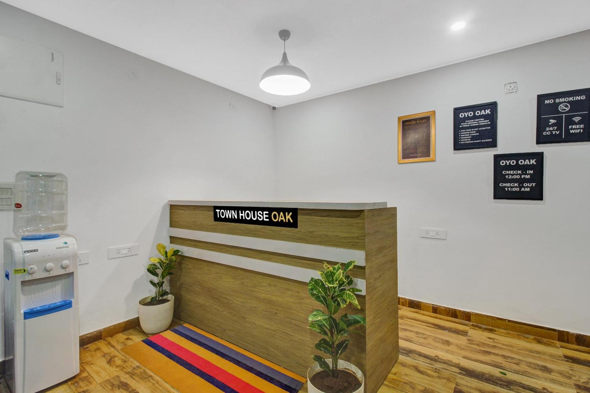 Super Townhouse Oak Hitec City Near Image Hospital Hyderabad Exterior photo